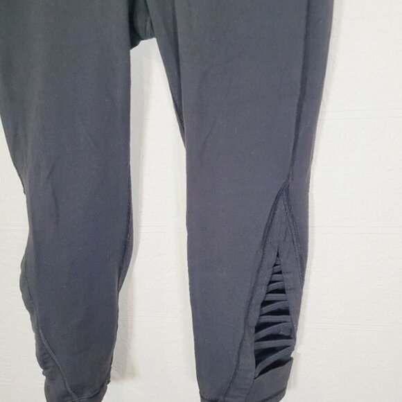Athleta Chaturanga criss cross crop leggings black - Picture 3 of 9